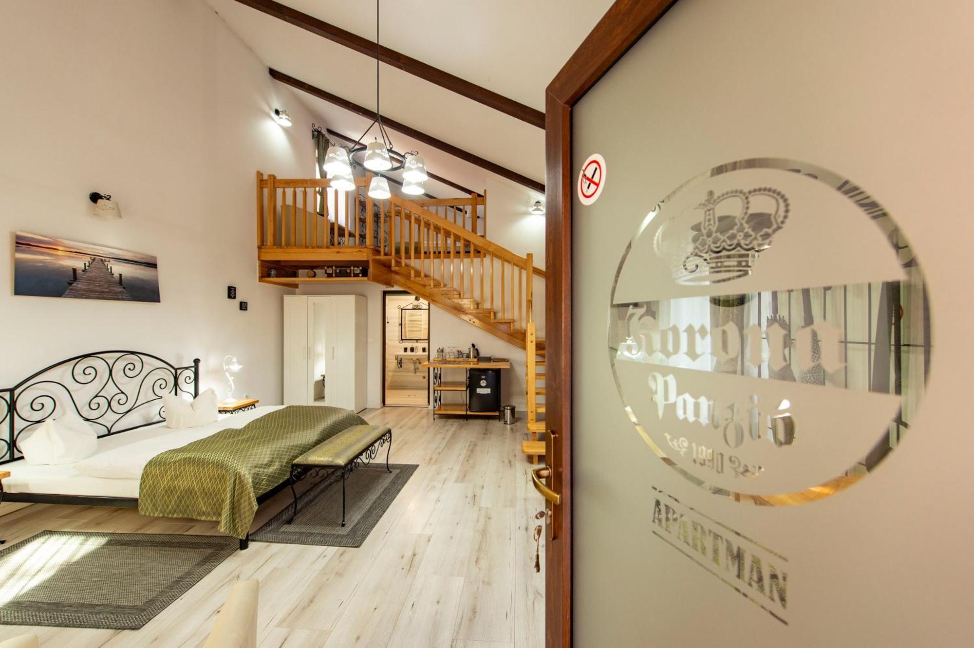 Bed and Breakfast Korona Panzio Odorheiu Secuiesc Esterno foto